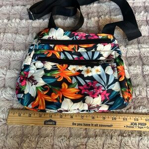 Shoyate Flower & Colorful
Crossbody Bag 3 Pockets
Outside & 4 Inside. Never used